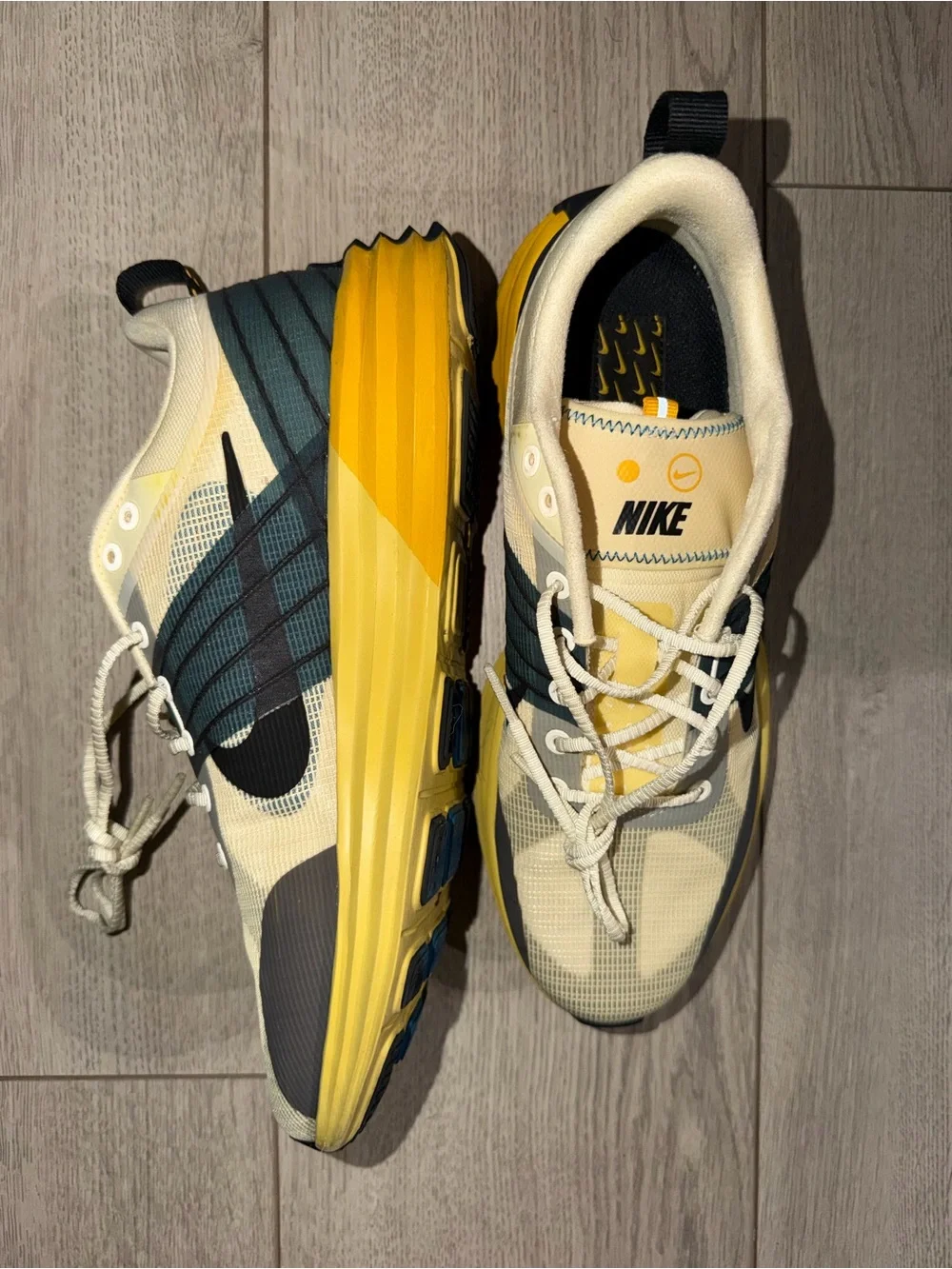 Nike lunar Yellow Cream and Black Lightweight Trainers